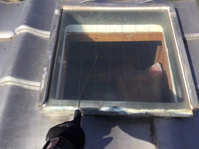 姫路市の天窓のひび割れ